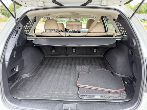 Used 2017 Subaru Outback 3.6R Limited image 8