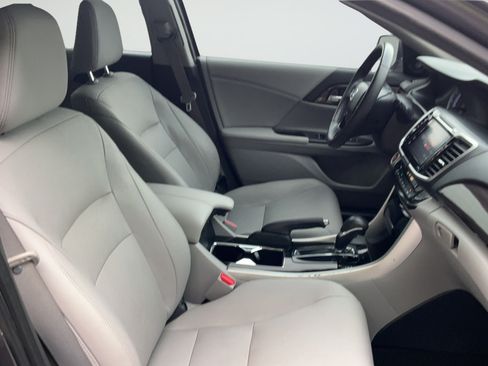 Used 2017 Honda Accord EX-L image 19