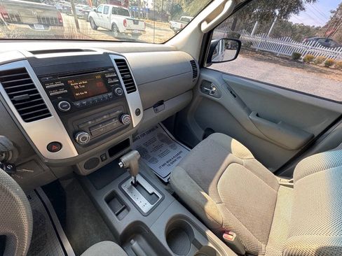 Used 2013 Nissan Frontier SV image 18