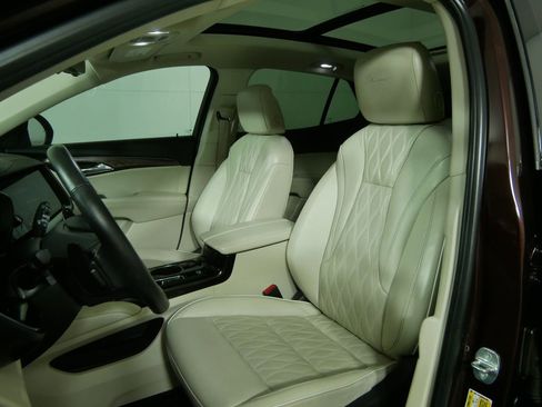 Used 2021 Buick Envision Avenir w/ Technology Package II image 12