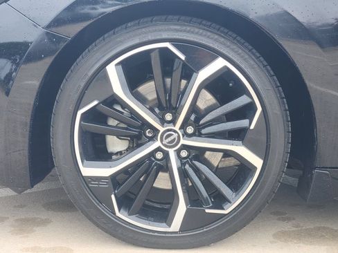 Used 2022 Nissan Maxima SR w/ Sport Mat Group FWD image 13