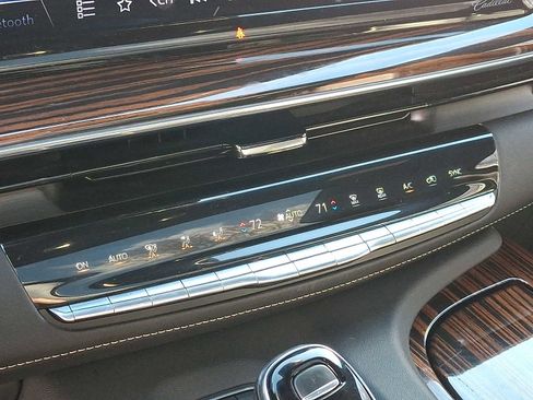 Used 2023 Cadillac Escalade Premium Luxury image 17