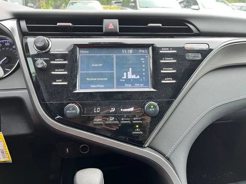 Used 2019 Toyota Camry SE FWD image 9