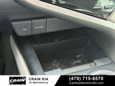Used 2020 Toyota Camry XLE FWD image 18
