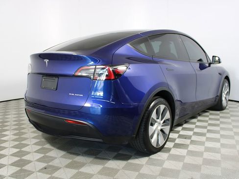 Used 2022 Tesla Model Y Long Range image 33