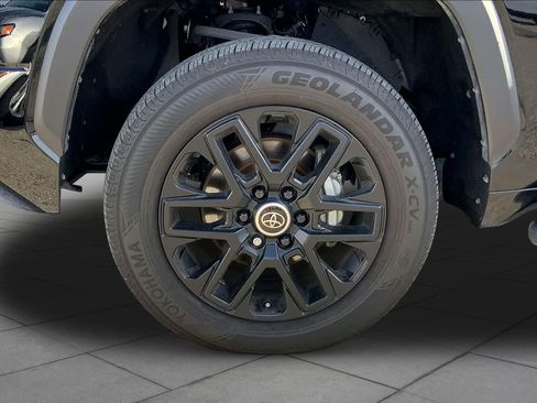 Used 2024 Toyota Tundra Limited AWD/4WD image 11