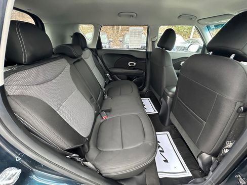 Used 2017 Kia Soul + image 18