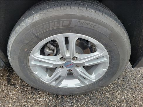 Used 2024 GMC Terrain SLE image 5