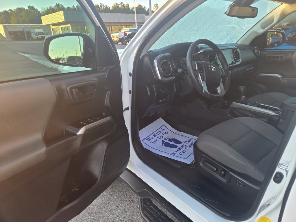 Used 2023 Toyota Tacoma SR5 w/ Technology Package AWD/4WD image 6