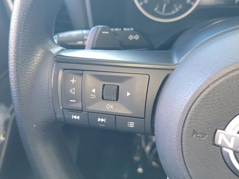Used 2024 Nissan Rogue S AWD/4WD image 18