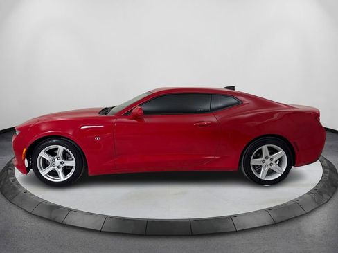 Used 2016 Chevrolet Camaro LT RWD image 8