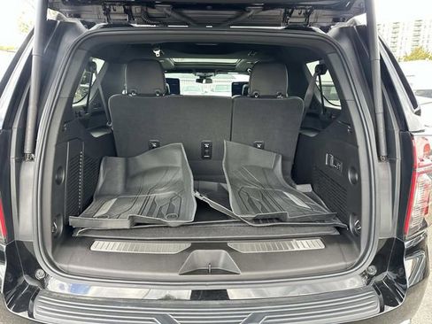 Used 2023 Chevrolet Suburban Premier image 17
