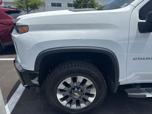 Used 2022 Chevrolet Silverado 2500 Custom w/ Custom Value Package AWD/4WD image 9