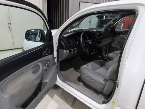 Used 2014 Toyota Tacoma 2WD Regular Cab image 15