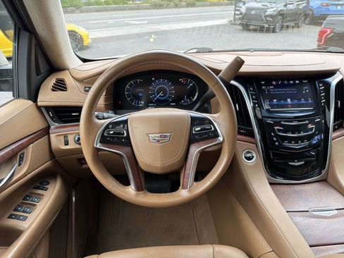Used 2016 Cadillac Escalade Platinum AWD/4WD image 24