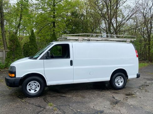 Used 2020 Chevrolet Express 3500 w/ Driver Convenience Package RWD image 2