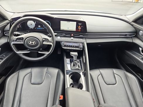 Used 2025 Hyundai Elantra Limited FWD image 9