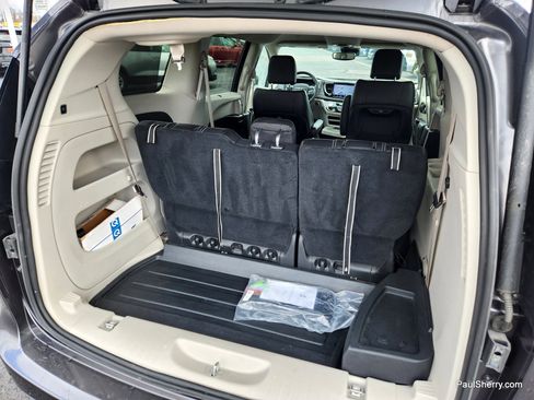 Used 2022 Chrysler Pacifica Touring-L image 33