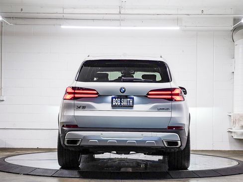 Used 2024 BMW X5 sDrive40i w/ Parking Assistance Package image 5