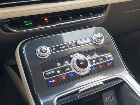 Certified 2022 Lincoln Nautilus Reserve w/ Equipment Group 201A image 18