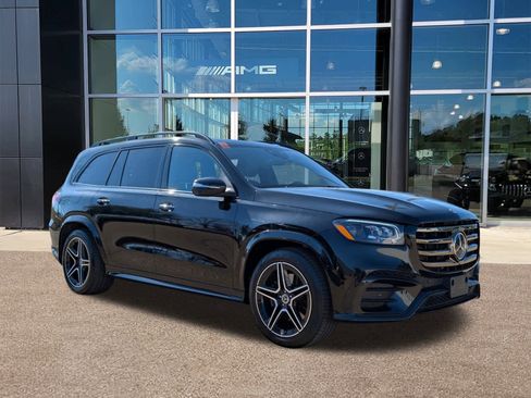 Used 2025 Mercedes-Benz GLS 450 4MATIC image 3