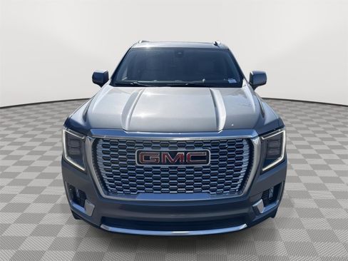 Used 2022 GMC Yukon Denali w/ Advanced Technology Package image 3