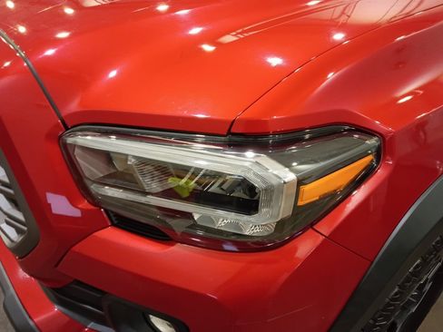 Used 2022 Toyota Tacoma TRD Off-Road w/ Technology Package AWD/4WD image 30