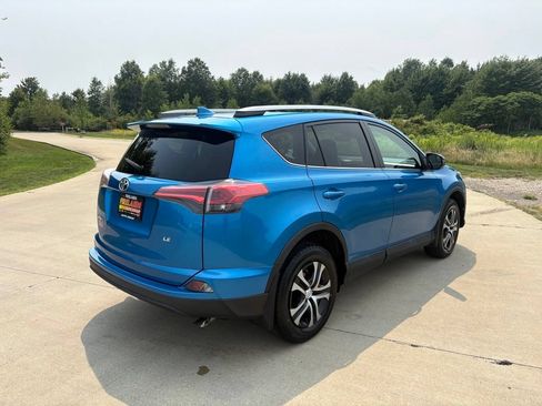 Used 2018 Toyota RAV4 LE w/ All Weather Liner Package FWD image 9
