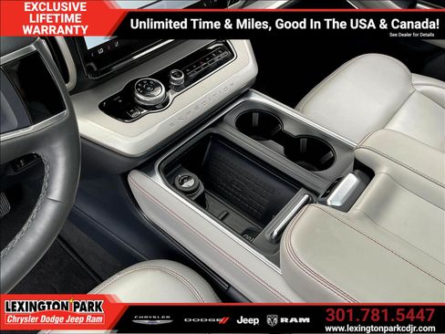 Used 2025 Ford Expedition Active AWD/4WD image 17