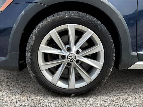 Used 2017 Volkswagen Golf Alltrack S image 8