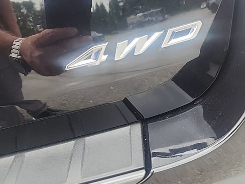 Used 2023 Ford Explorer XLT w/ Equipment Group 202A AWD/4WD image 10