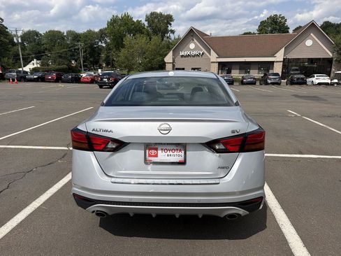 Used 2023 Nissan Altima 2.5 SV w/ SV Premium Package AWD/4WD image 6