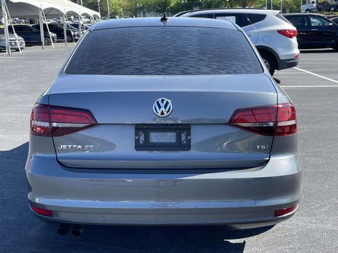 Used 2017 Volkswagen Jetta SE image 6