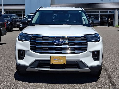 Used 2025 Ford Explorer Active w/ Active Comfort Package AWD/4WD image 3