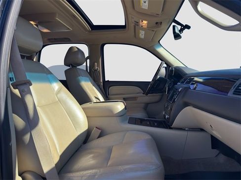 Used 2011 GMC Yukon Denali image 17