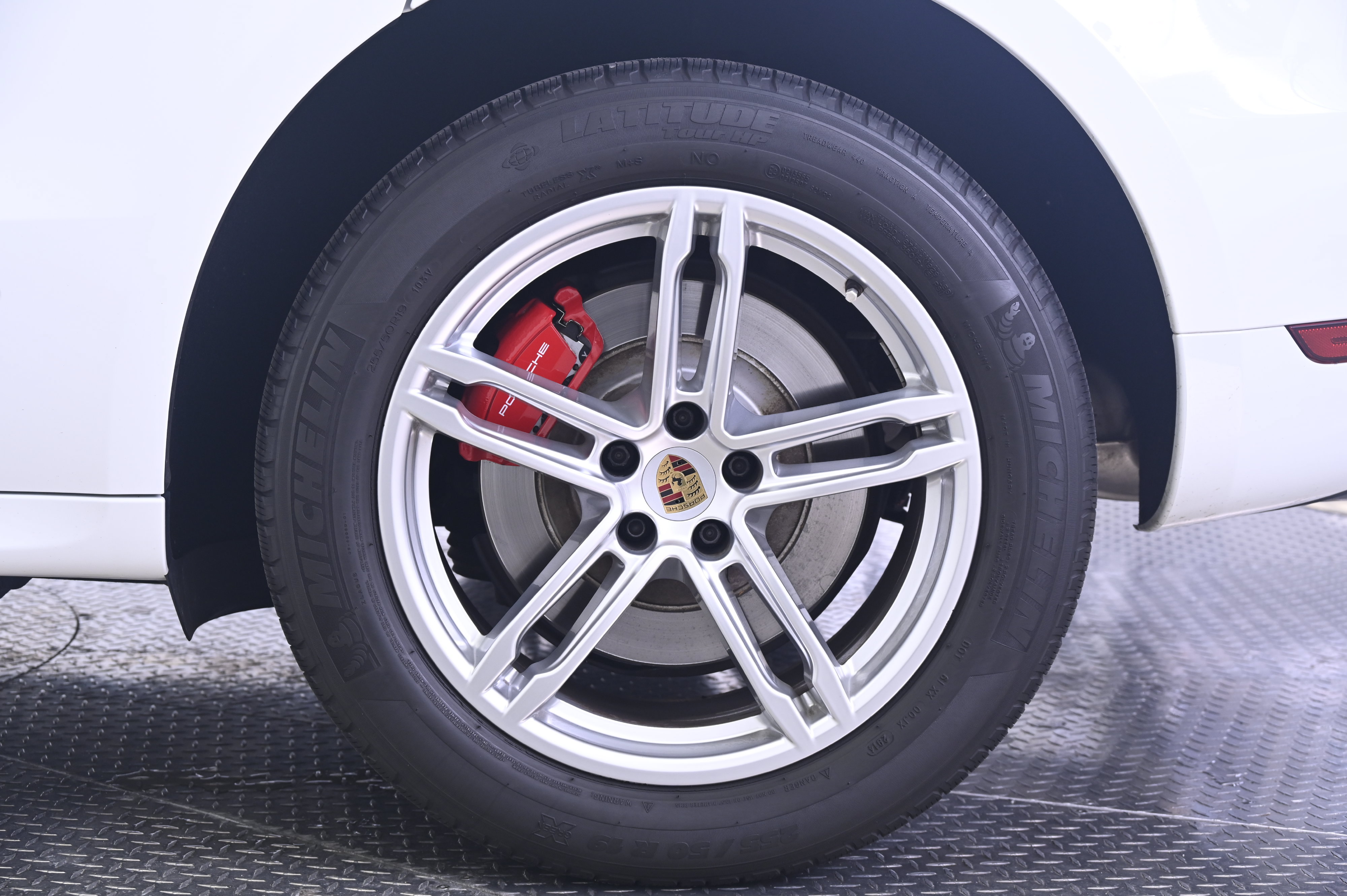 Used 2015 Porsche Macan Turbo AWD/4WD image 12