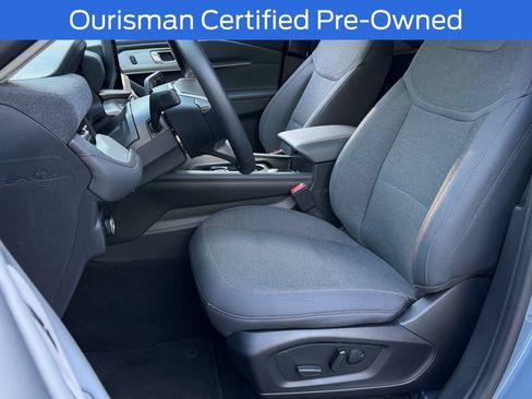 Used 2025 Ford Explorer Active AWD/4WD image 21