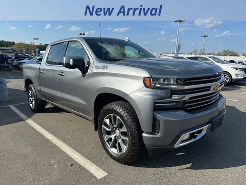 Used 2021 Chevrolet Silverado 1500 High Country w/ Technology Package AWD/4WD image 2
