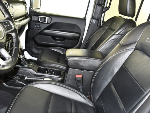 Used 2018 Jeep Wrangler Unlimited Sahara w/ Uconnect 4C Nav & Sound Group image 37