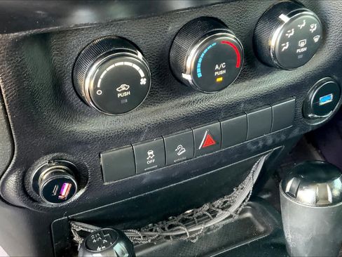 Used 2017 Jeep Wrangler Unlimited Sport AWD/4WD image 35