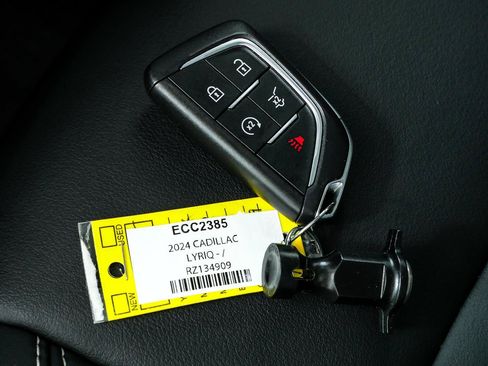 Certified 2024 Cadillac Lyriq Tech RWD image 38