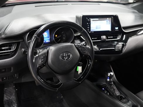 Used 2018 Toyota C-HR XLE FWD image 10