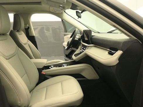 New 2026 Ford Explorer Active w/ Active Comfort Package image 17