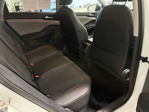 Certified 2023 Volkswagen Taos SE FWD image 25