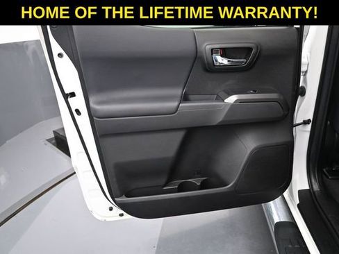 Used 2022 Toyota Tacoma TRD Sport AWD/4WD image 33