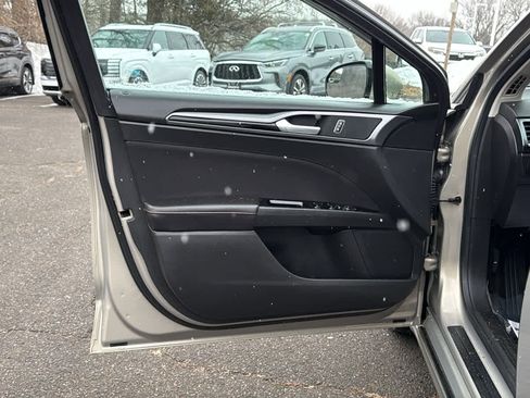 Used 2015 Ford Fusion SE w/ Equipment Group 201A image 11