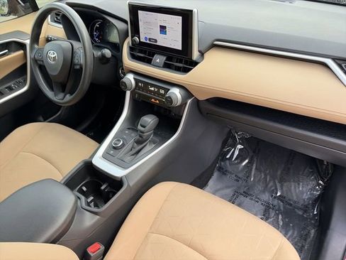 Used 2024 Toyota RAV4 XLE w/ Convenience Package image 14