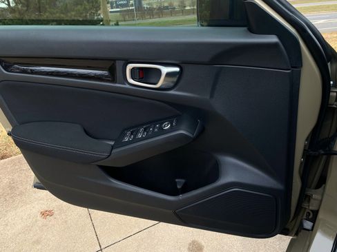 Used 2025 Honda Civic Sport image 26