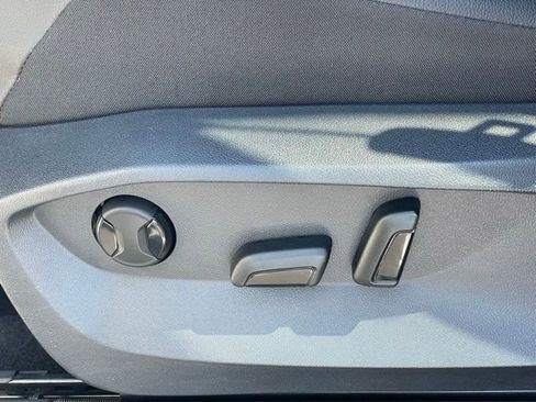 Used 2022 Volkswagen Tiguan SE R-Line image 15