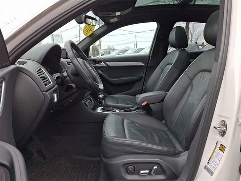 Used 2018 Audi Q3 2.0T Premium Plus w/ Premium Plus Package image 19